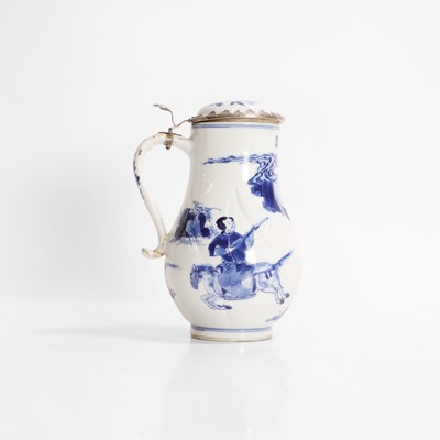 Lot 580 - A Chinese blue and white tankard and cover