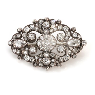 Lot 9 - A Victorian diamond scrolling brooch