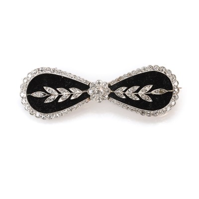 Lot 68 - A Belle Époque diamond bow brooch, c.1910
