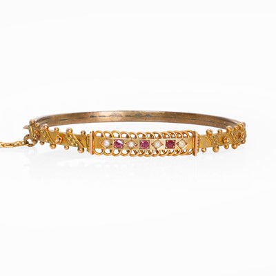 Lot 15 - A late Victorian 9ct gold bangle, c.1893