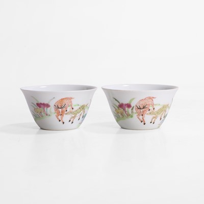 Lot 93 - A pair of Chinese famille rose teacups
