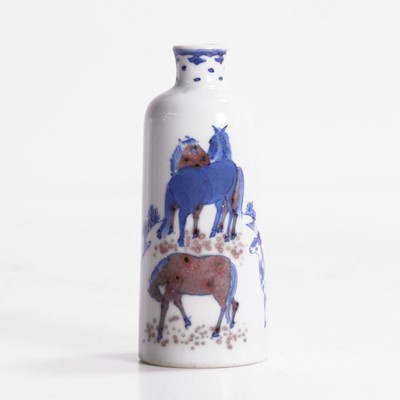 Lot 364 - A Chinese copper-red and underglaze blue snuff bottle