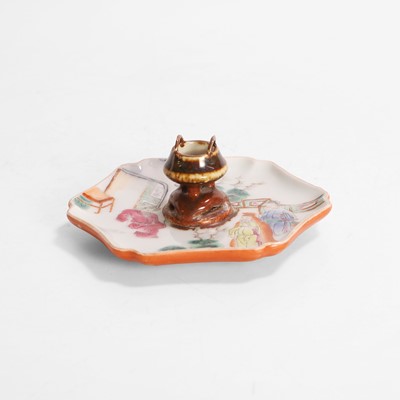 Lot 290 - A Chinese famille rose incense holder
