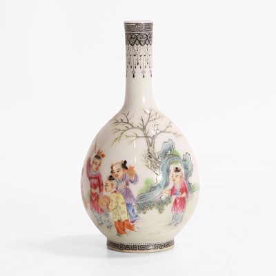 Lot 143 - A Chinese famille rose vase