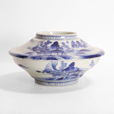 Lot 98 - A Japanese Imari blue and white bowl and cover