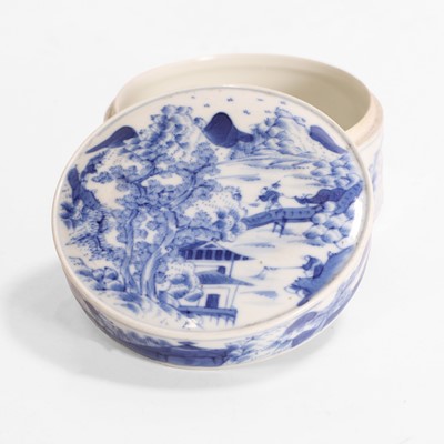 Lot 123 - A Chinese blue and white box and cover