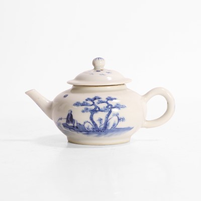 Lot 121 - A Chinese blue and white teapot