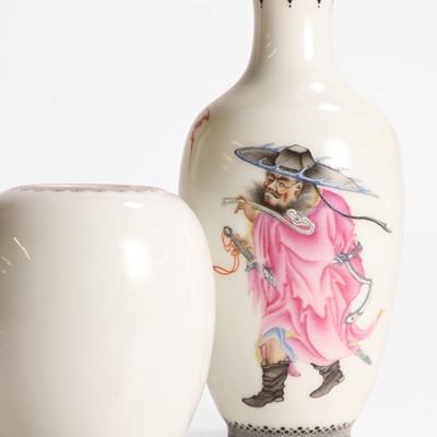 Lot 180 - A Chinese famille rose vase
