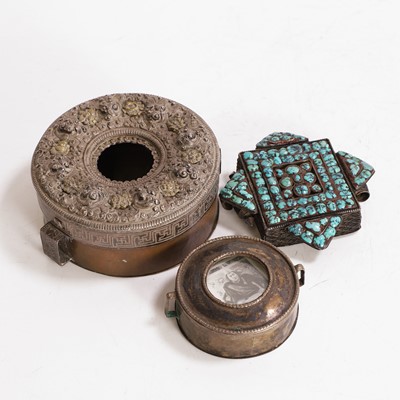 Lot 168 - A white-metal and copper amulet box