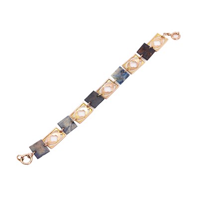 Lot 37 - A 9ct gold and hardstone plaque bracelet