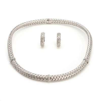 Lot 239 - An 18ct white gold diamond necklace and earrings