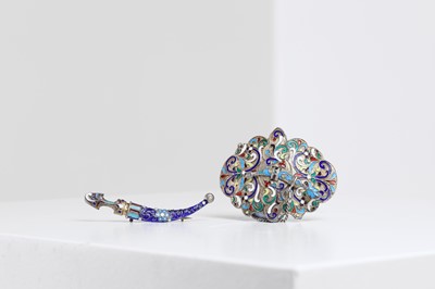 Lot 282 - A silver-gilt and cloisonné belt buckle