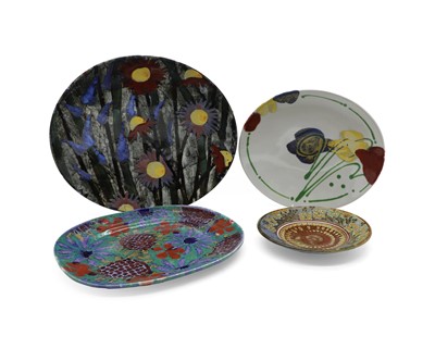 Lot 322 - A group of studio pottery