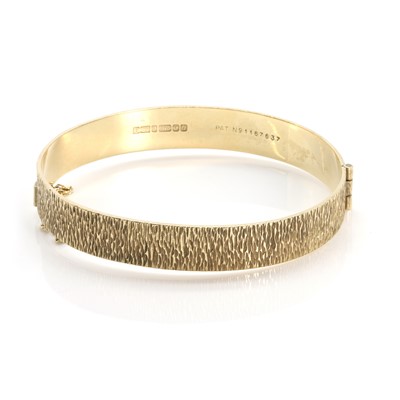 Lot 124 - A 9ct gold hinged bangle
