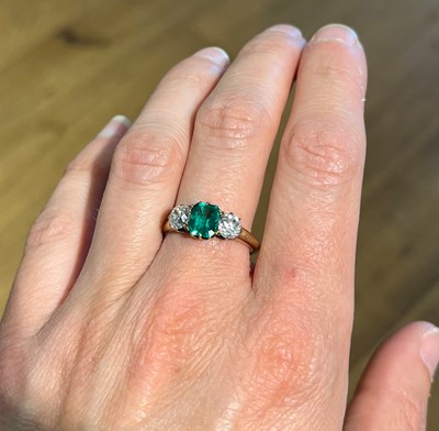 Lot 250 - An emerald and old cut diamond three stone ring