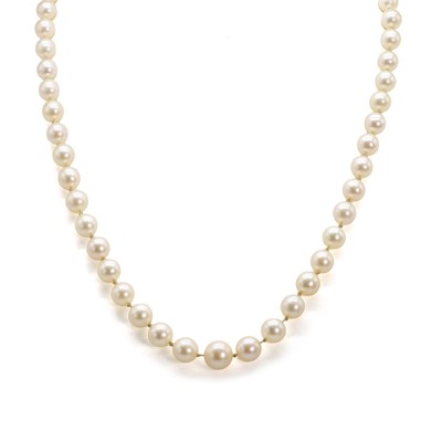 Lot 171 - A cultured pearl necklace with a pearl and diamond clasp