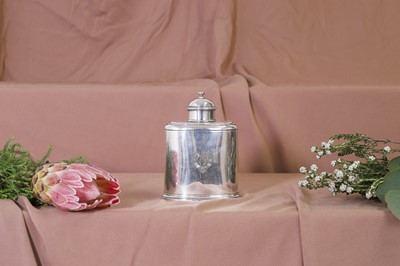 Lot 307 - A George II silver tea caddy