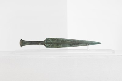 Lot 369 - A Luristan bronze dagger