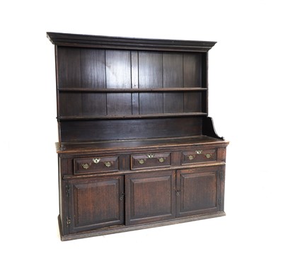 Lot 426 - An oak dresser
