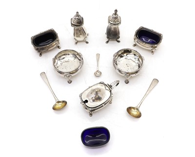 Lot 25 - A collection of silver items