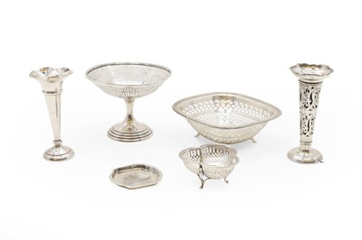 Lot 18 - A collection of silver items