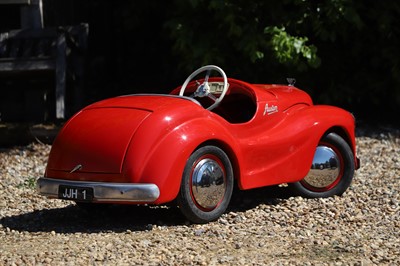 Lot 38 - A 1950s Austin J40 pedal car