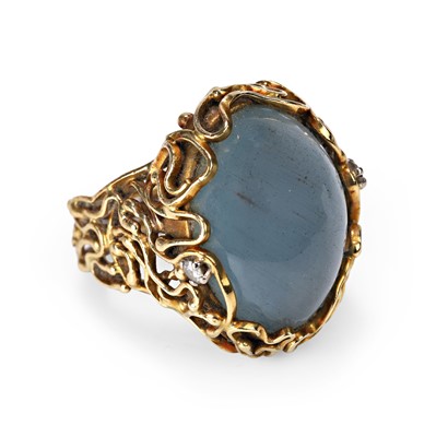 Lot 39 - An 18ct gold aquamarine and diamond ring