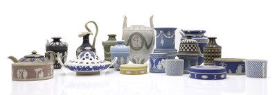 Lot 110 - A collection of Wedgwood pottery items