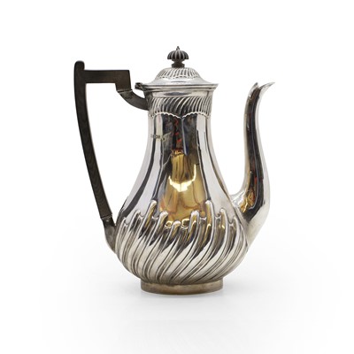 Lot 58 - An Edwardian silver coffee pot