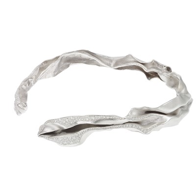 Lot 254 - Ken Bolan and Marinette Domon: a white gold diamond 'Touche de Soie' necklace