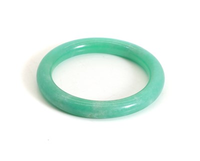 Lot 123 - A Chinese jadeite bangle