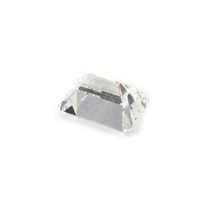 Lot 252 - An unmounted emerald cut diamond