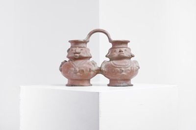 Lot 109 - A group of pottery items