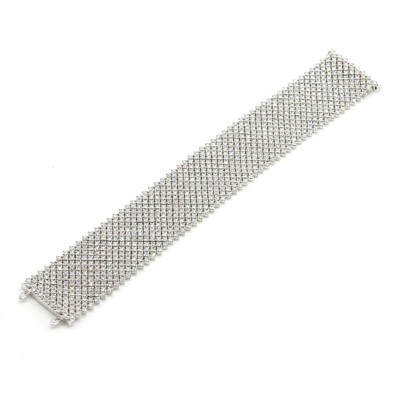 Lot 183 - An impressive diamond strap bracelet