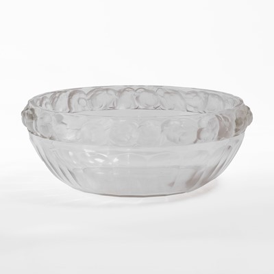 Lot 162 - A Lalique 'Mésanges' glass bowl