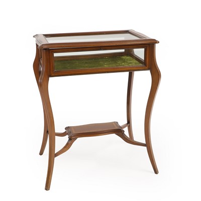 Lot 466 - An Edwardian mahogany bijouterie table