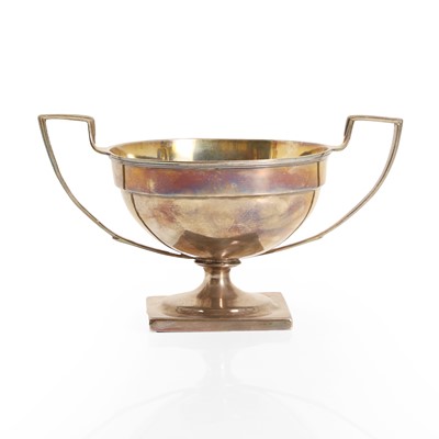 Lot 31 - A George III silver two handled trophy