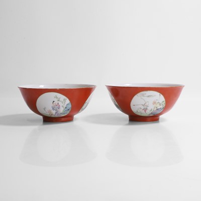 Lot 362 - A pair of Chinese famille rose bowls
