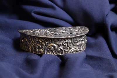 Lot 4 - An Edwardian silver pot pourri box