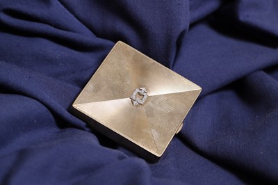 Lot 1 - A 9ct gold compact
