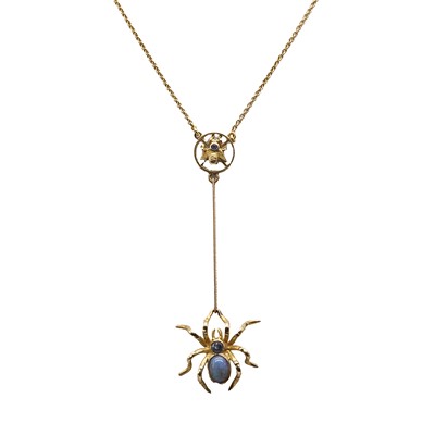 Lot 14 - An Edwardian gold opal and sapphire pendant necklace