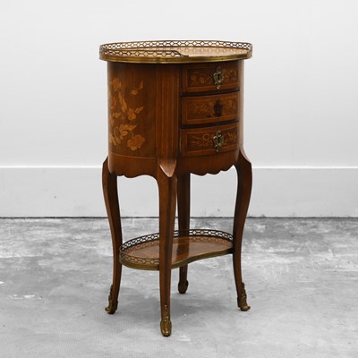 Lot 529 - A French marquetry and kingwood petite commode