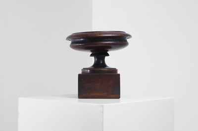 Lot 402 - A turned yew wood tazza