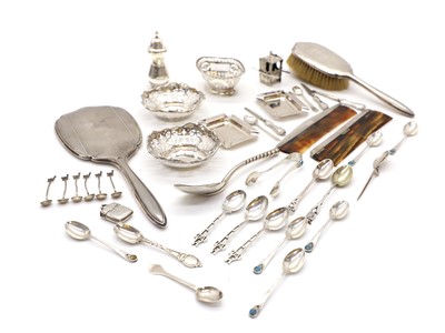 Lot 15 - A collection of silver