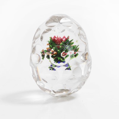 Lot 37 - A Saint-Louis glass hand-cooler paperweight