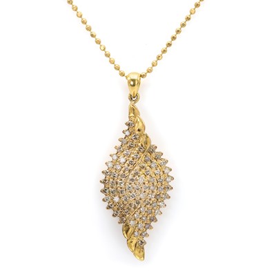 Lot 105 - A diamond cluster pendant