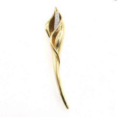 Lot 168 - A diamond flowerhead brooch