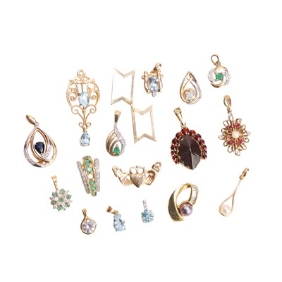 Lot 1212 - A collection of pendants