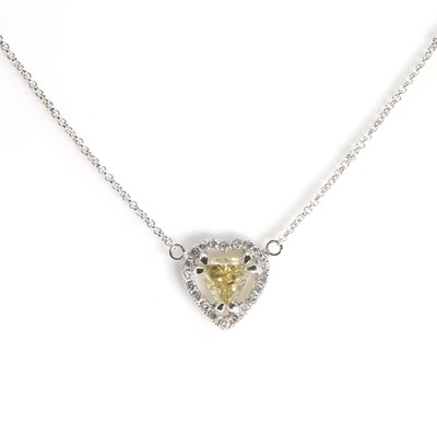 Lot 171 - † A diamond and fancy coloured diamond pendant necklace