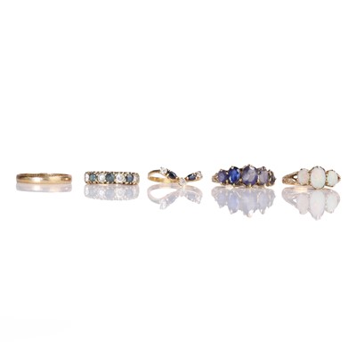 Lot 1185 - A group of gold rings